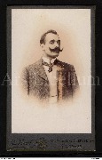 Portrait homme début 20èS. Photo Ls Neyt 89 Marché aux Herbes Bruxelles Portrait homme début 20èS. Photo Ls Neyt 89 Marché aux Herbes Bruxelles