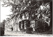 Cour intérieure du Château de Grunne-Binnenkoer van het Kasteel de Grunne Cour intérieure du Château de Grunne-Binnenkoer van het Kasteel de Grunne