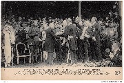 Fêtes de la victoire (juillet 1919)Liège M Poincaré remet au Bourgmestre la Croix de la Légion d Honneur pour la ville ..handing... 