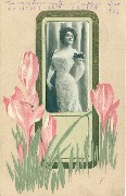 Belle dame en robe blanche incrustée dans cadre aux tulipes