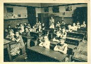 vue intérieure d"une classe primaire de filles d'un collège. avec professeur vue intérieure d"une classe primaire de filles d'un collège. avec professeur