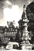 Château de Gaasbeek-lez-Bruxelles Donjon et Fontaine 