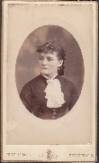 Portrait d'une jeune femme Portrait d'une jeune femme