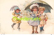 Trois fillettes avec parapluies et poupée