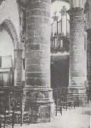 Wavre. Intérieur de l'église - Colonnes du XV siècle et orgues du XVII siècle