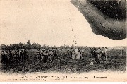 Le ballon "Cerf-Volant" tenu par les aérostiers -  Camp de Brasschaet.