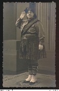 Photo-carte de Hélène Maréchal en Kilt 1946