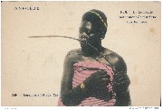 Congo Belge. Le Lontonta, instrument de musique des femmes Congo Belge. Le Lontonta, instrument de musique des femmes