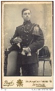 Portrait militaire en uniforme (cigarette à la main droite) Photo Neyt 89 rue Marché aux Herbes Bruxelles
