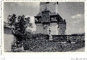 Beho. La Tour Romane(puits à l'avant plan)