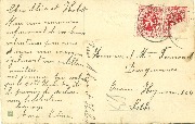 Deux chiens d&eacute;nouant un oeuf rose. Joyeuses P&acirc;ques