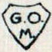 G.O.M. entouré d'une forme